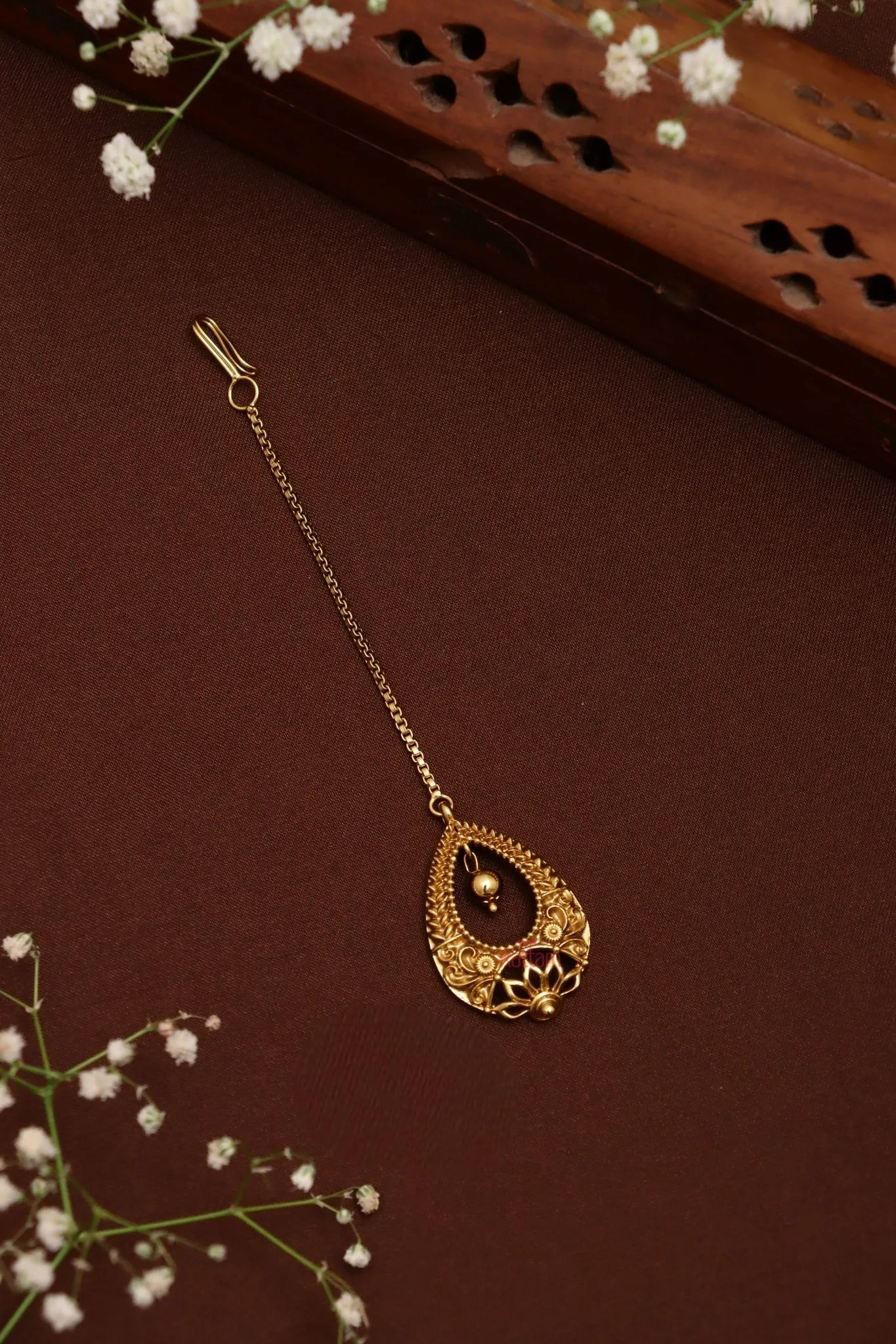 Goldtone Lotus Maang Tikka